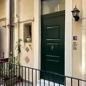 https://ciuriciuri-home-appartamento-storico-nel-centro-di-catania.taorminaitalyhotels.com